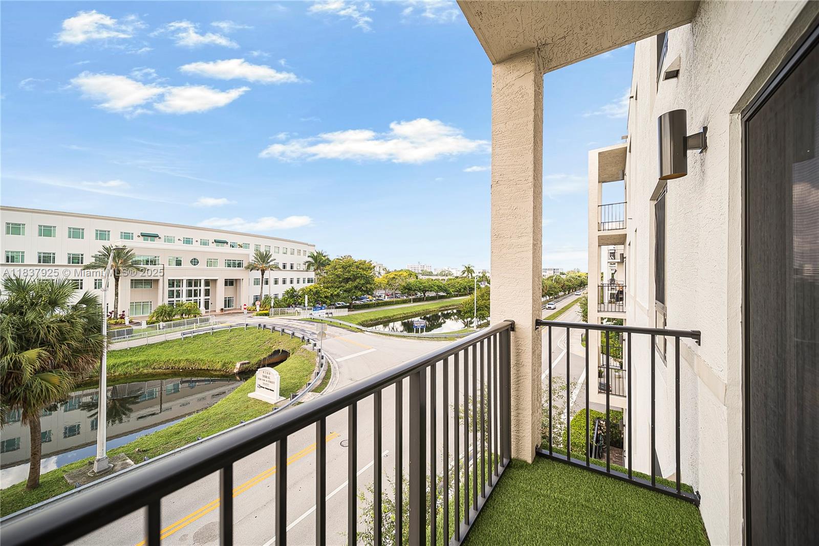 DOWNTOWN DORAL SOUTH PHAS - Residential