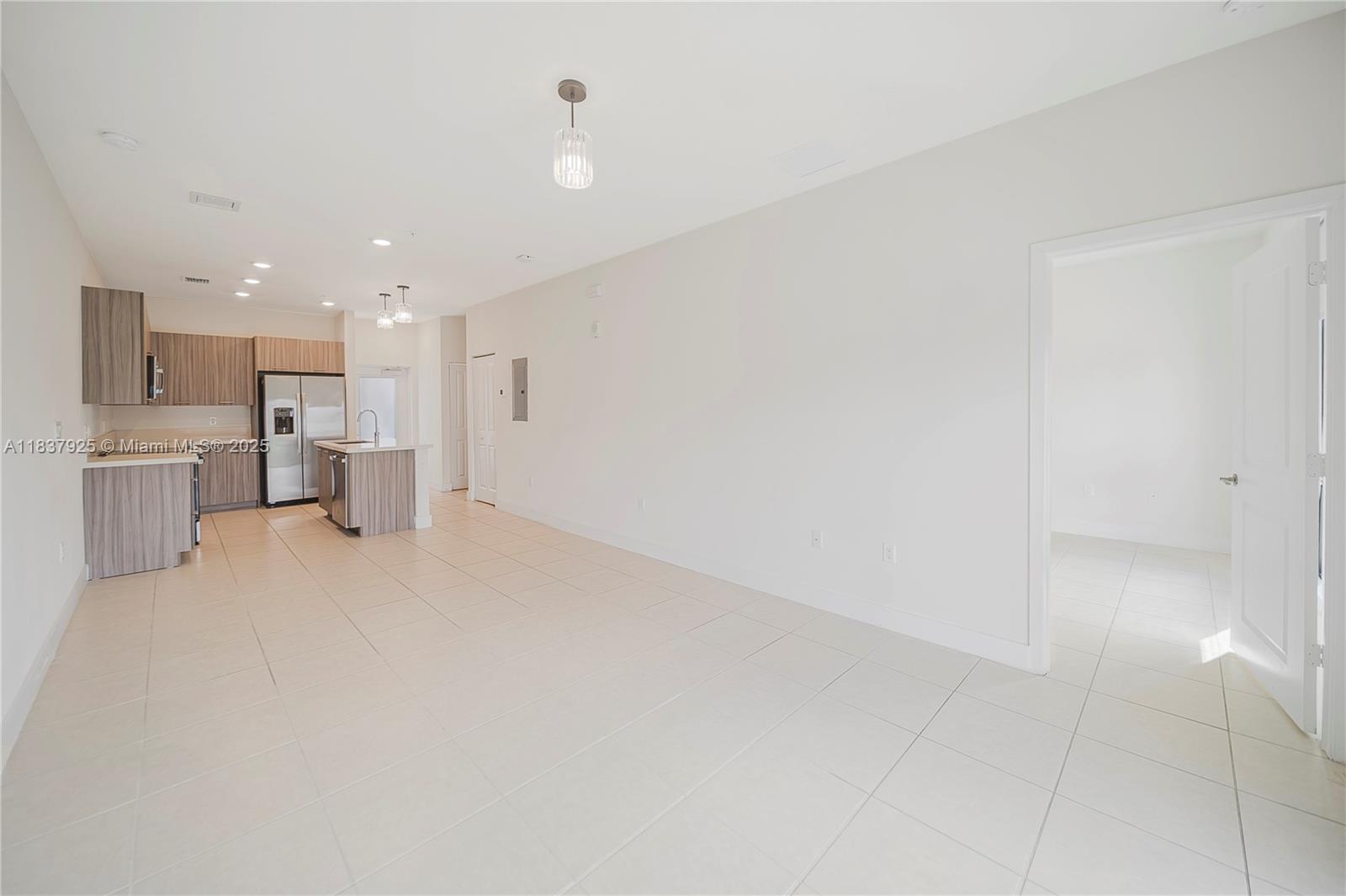 DOWNTOWN DORAL SOUTH PHAS - Residential