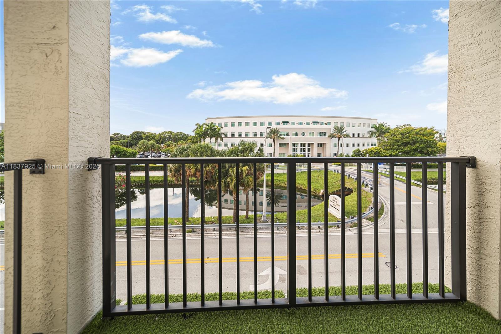 DOWNTOWN DORAL SOUTH PHAS - Residential