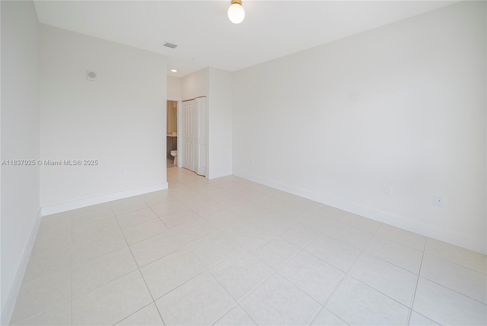 DOWNTOWN DORAL SOUTH PHAS - Residential