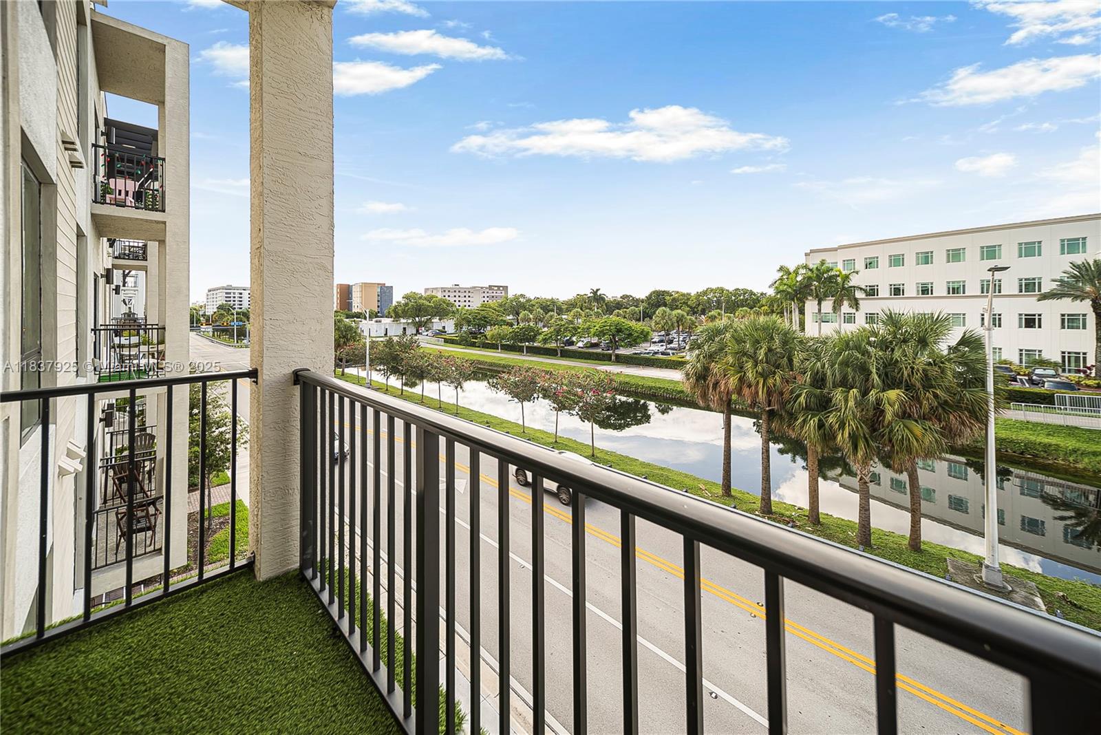 DOWNTOWN DORAL SOUTH PHAS - Residential