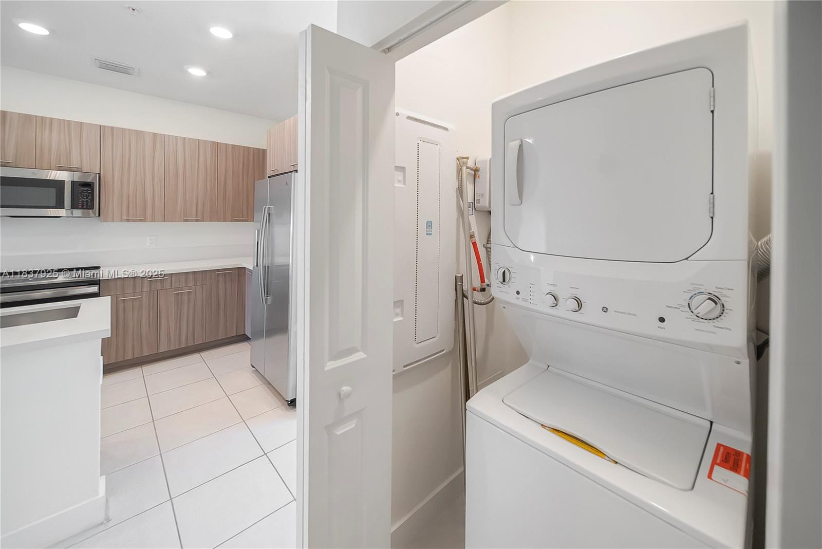 DOWNTOWN DORAL SOUTH PHAS - Residential