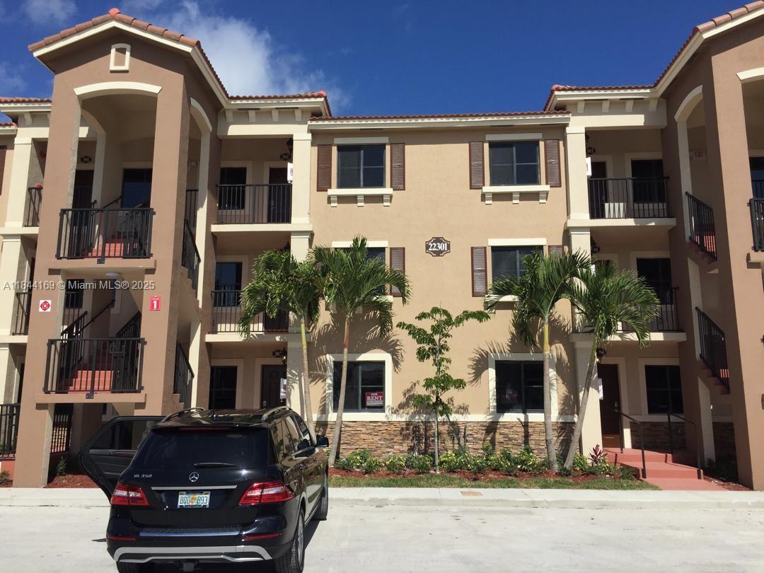 Lovely unit in the Courts at Island at Bayshore, Quiet location, Surrounded by green areas in the back.
Well -maintained community three- story building with unit located on the 3rd floor .Open floor plan with living & dining area Light & bright kitchen with room for a breakfast area at the bay-type windows, Newer kitchen appliances ,Electric range/oven, dishwasher, refrigerator + stackable washer/dryer , Impact windows throughout , Parking space1 Residents can enjoy an array of amenities including a clubhouse, fitness center, pool, jacuzzi, playground, & 24 hour security, The community is conveniently located within minutes from entertainment, shopping and Marina black point.