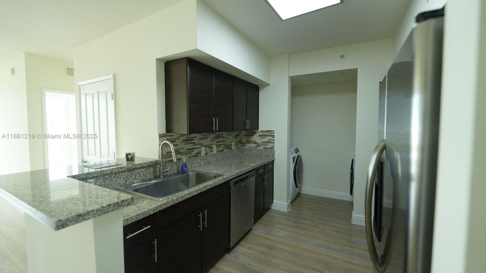 Discover instant move-in availability at Gables37GrandLux in the heart of Coral Gables! This spacious 2BED / 2BA offers elevated living—complete with in-home laundry, granite countertops, tile or wide-plank flooring, high-speed internet, and high-end finishes throughout. Residents enjoy an oversized pool, hot tub and sundeck, concierge, coffee bar, executive business lounge, on-site mini-mart, EV charging, sauna & steam rooms, and a lush courtyard setting—mere minutes from Miracle Mile, Little Havana, Coconut Grove and cultural hotspots. Act fast: $99security deposit with approved credit & 1month free on select 2-BR units for a limited time. This 2-BR won’t last—contact us today to reserve your next home!