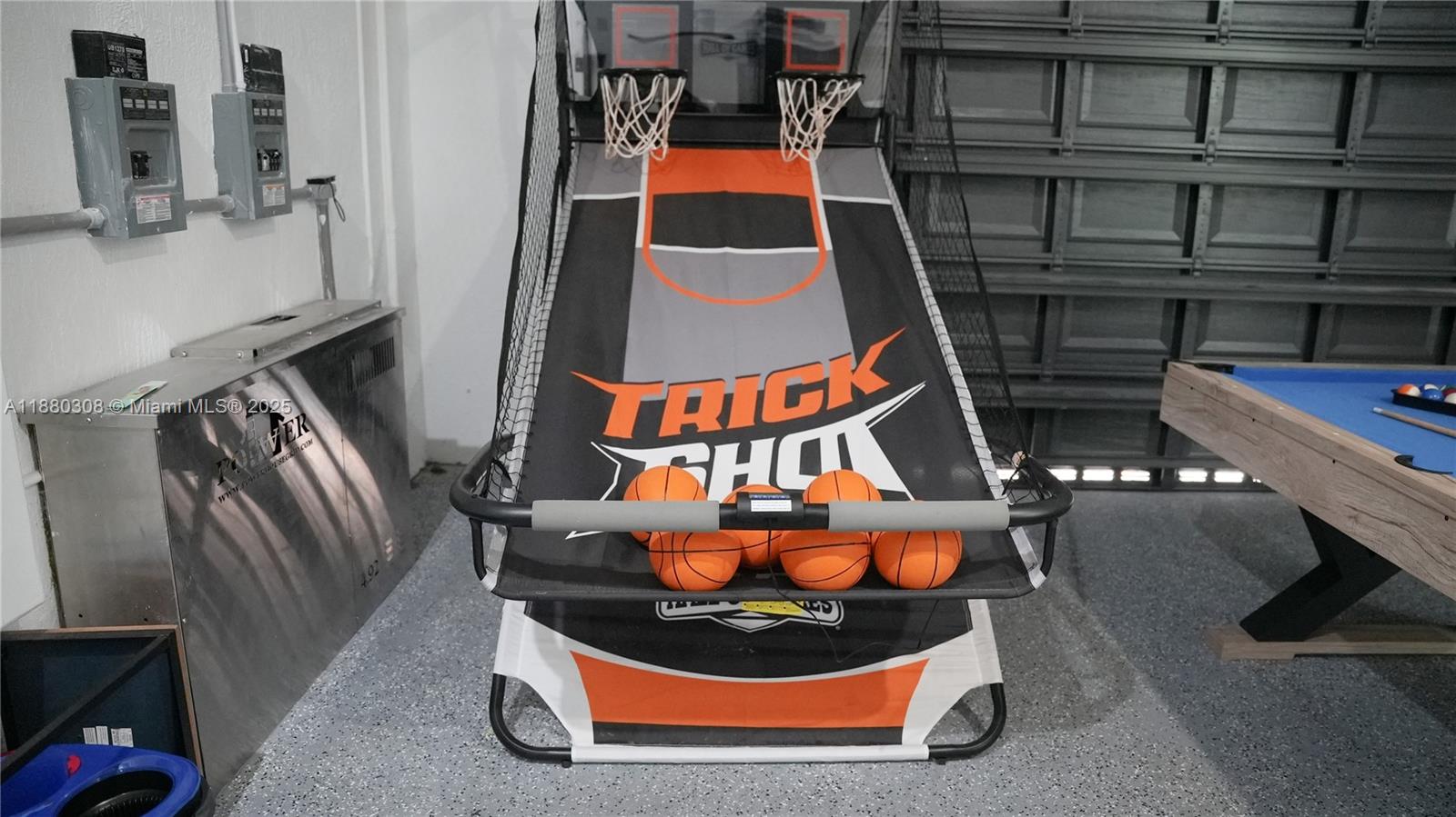 VALENCIA ACRES - Residential