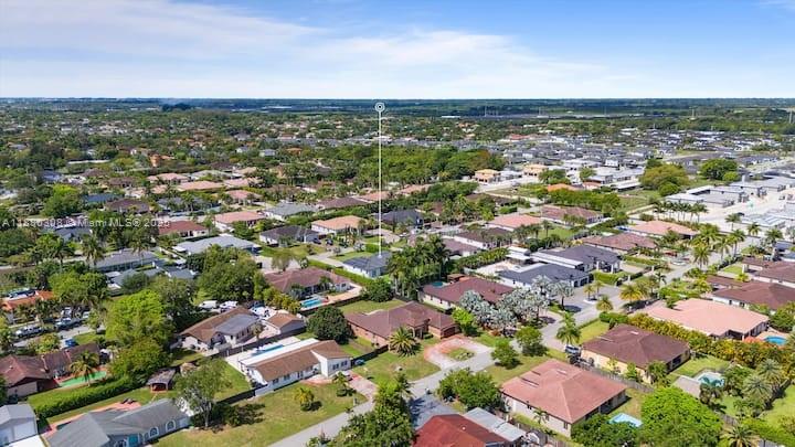 VALENCIA ACRES - Residential