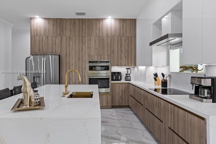 VALENCIA ACRES - Residential