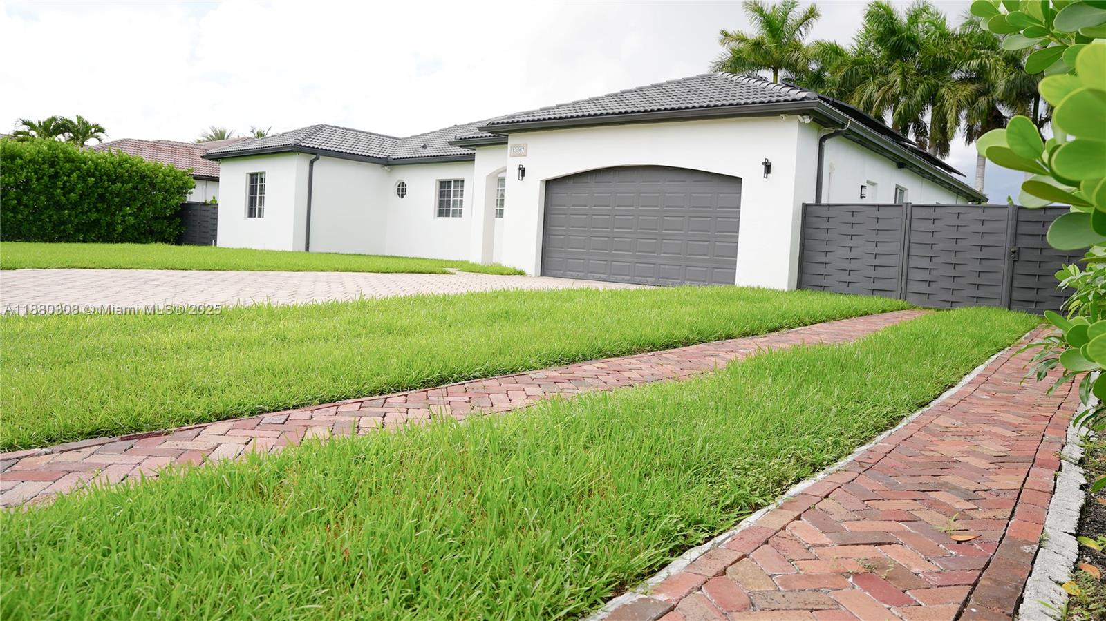 VALENCIA ACRES - Residential