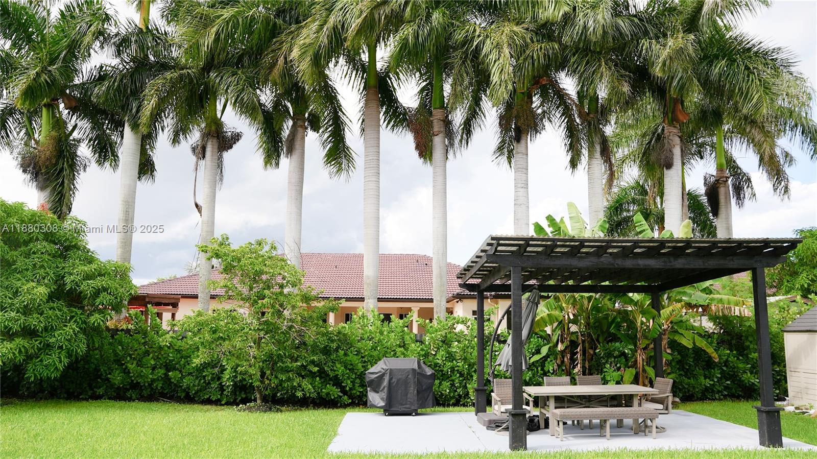 VALENCIA ACRES - Residential