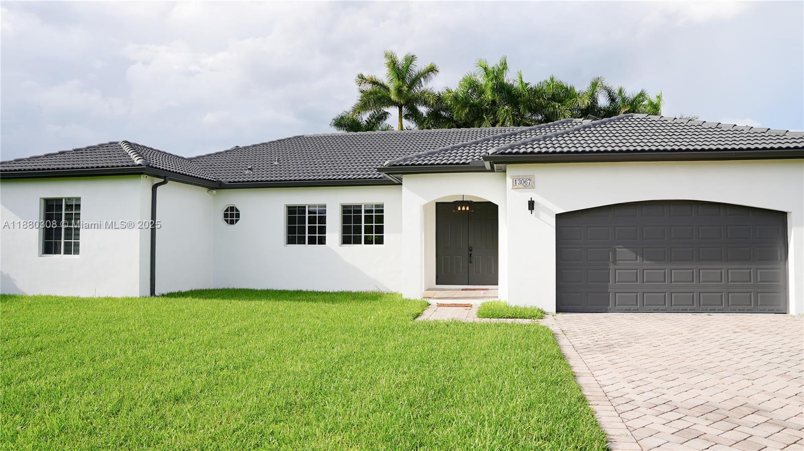 VALENCIA ACRES - Residential