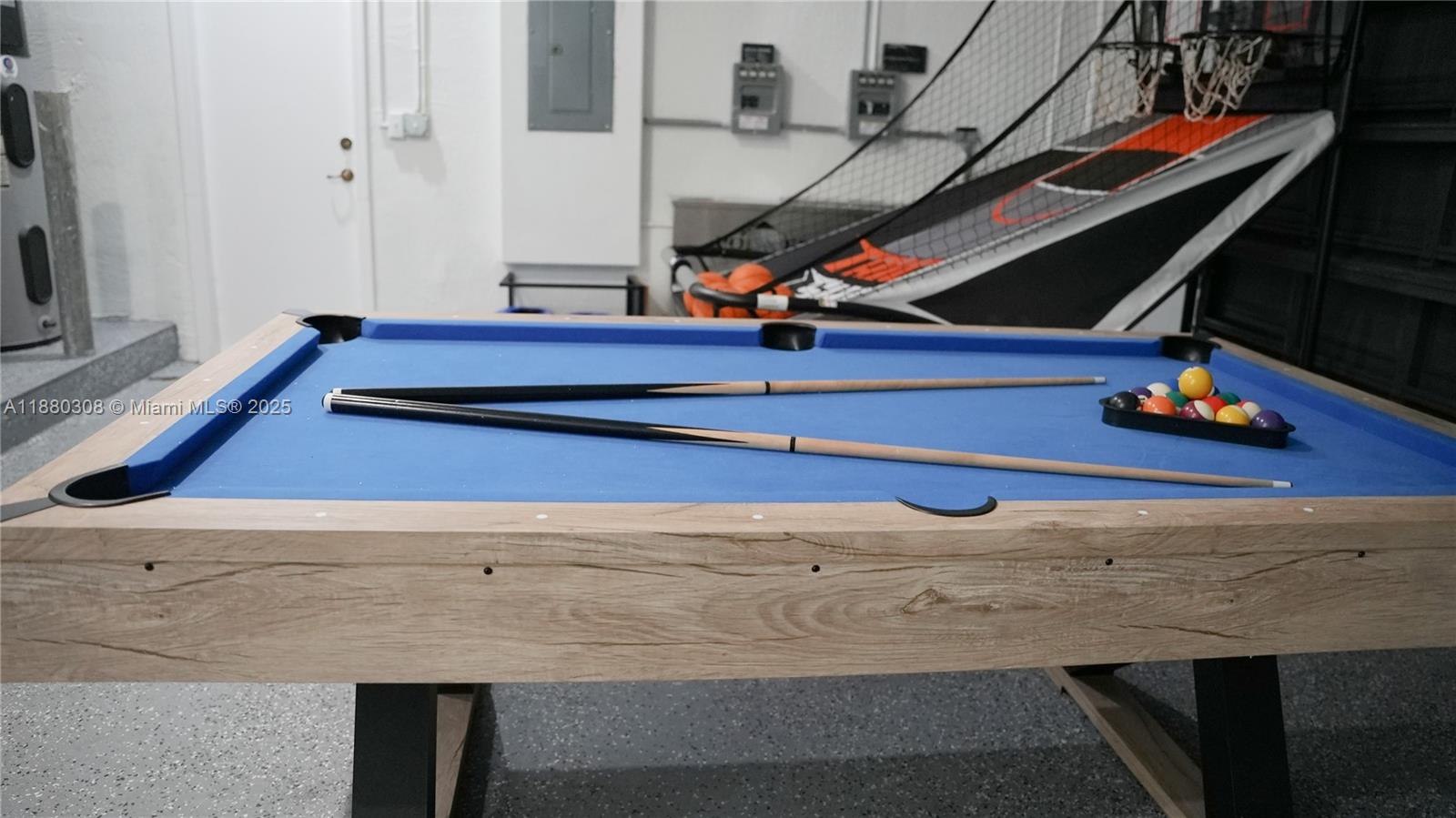 VALENCIA ACRES - Residential