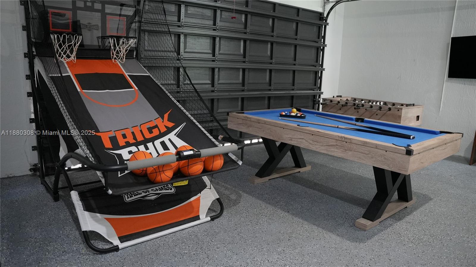 VALENCIA ACRES - Residential