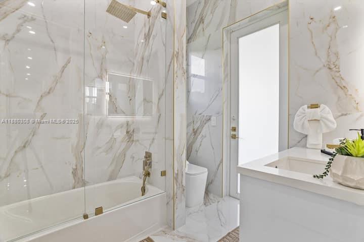 VALENCIA ACRES - Residential