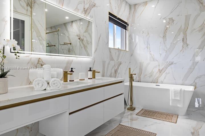 VALENCIA ACRES - Residential