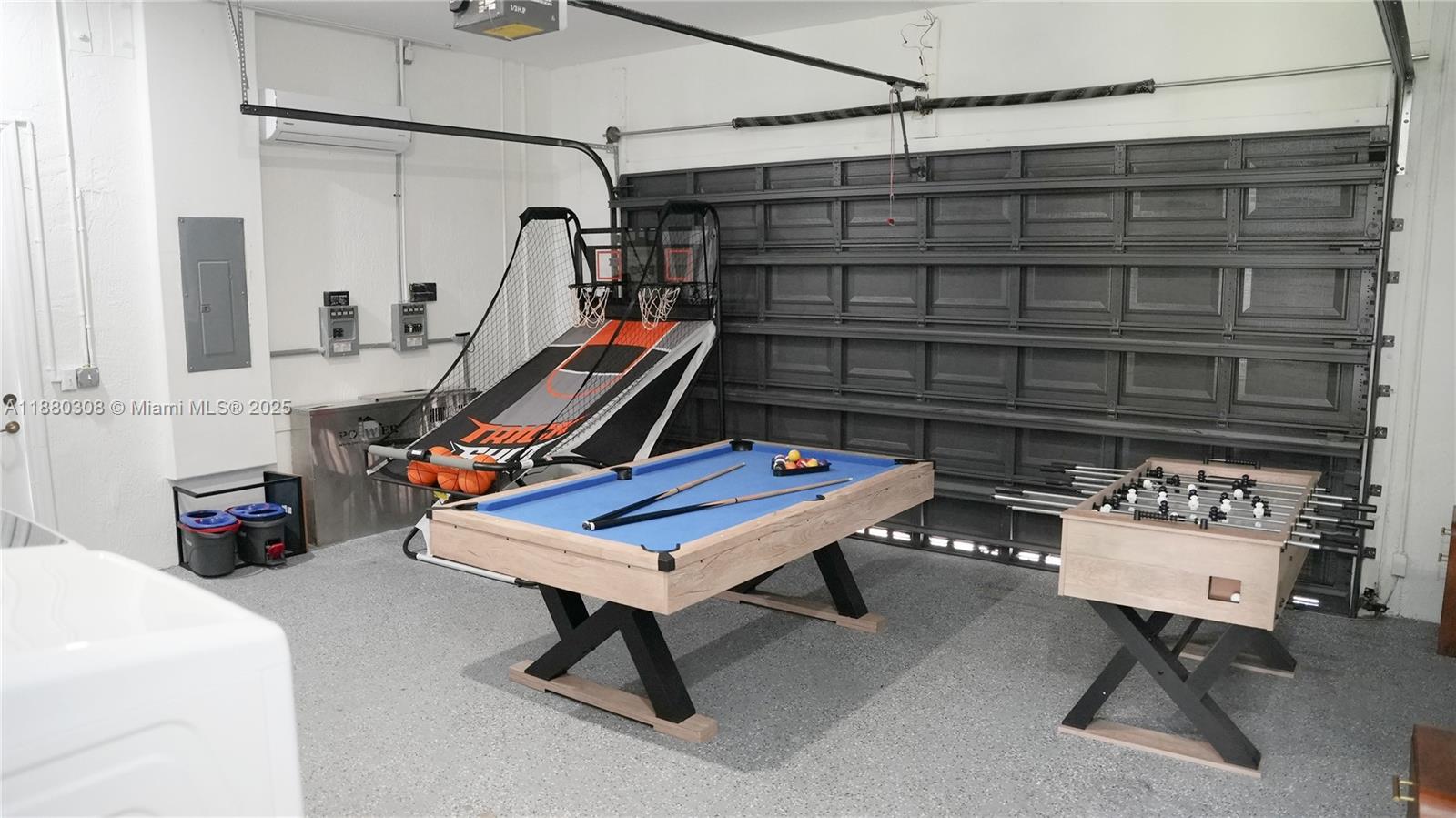 VALENCIA ACRES - Residential