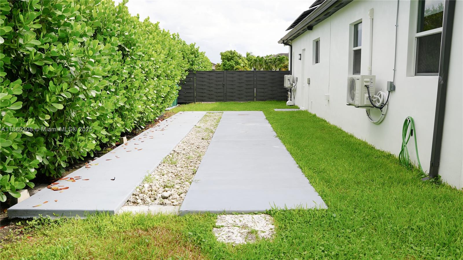 VALENCIA ACRES - Residential