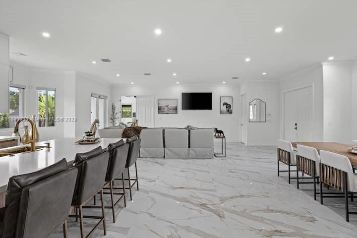 VALENCIA ACRES - Residential