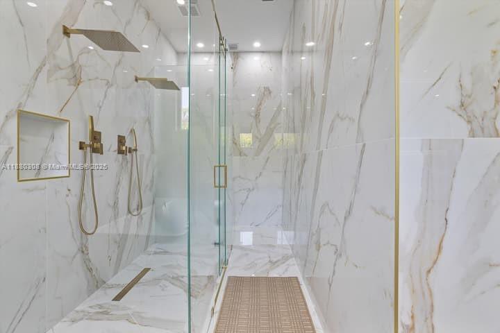 VALENCIA ACRES - Residential