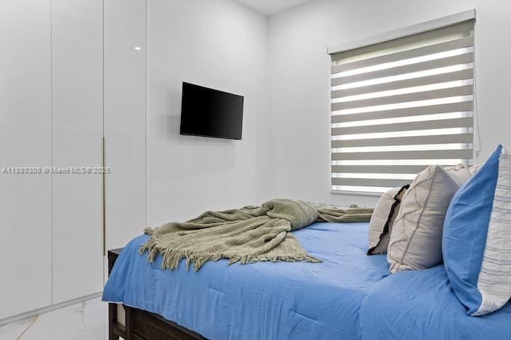 VALENCIA ACRES - Residential