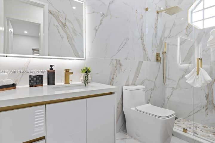 VALENCIA ACRES - Residential