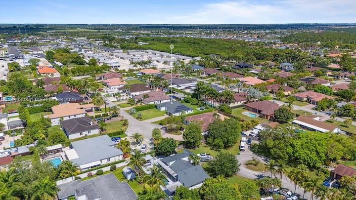 VALENCIA ACRES - Residential