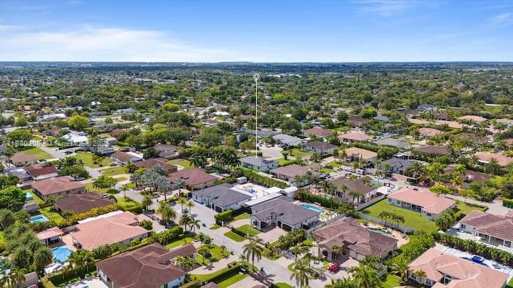 VALENCIA ACRES - Residential