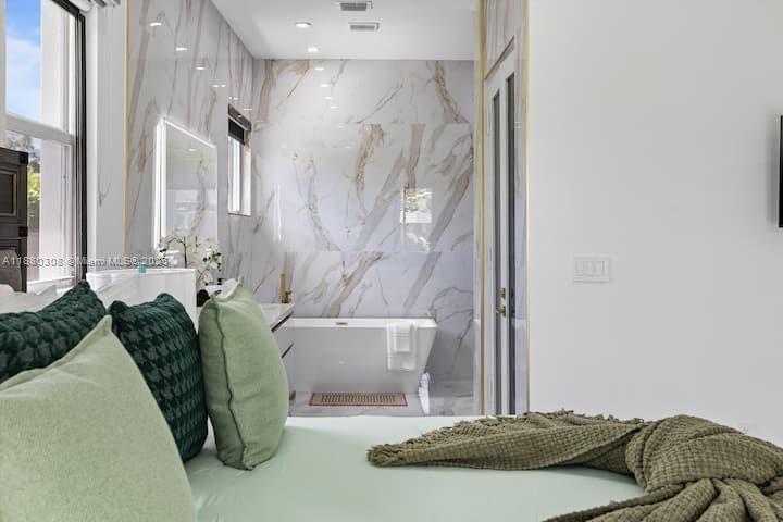 VALENCIA ACRES - Residential