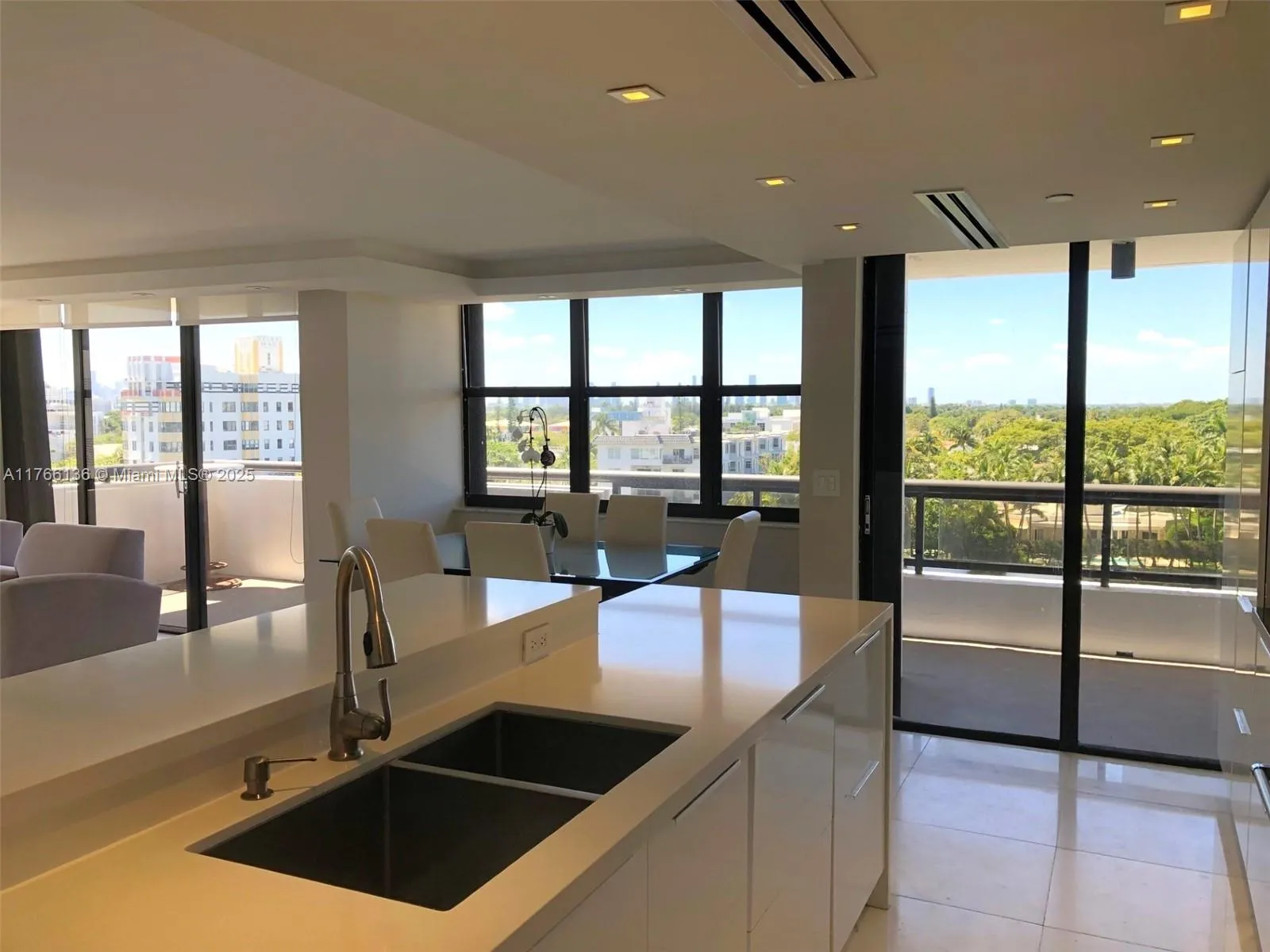 Miami Beach, Florida 33140, United States, 2 Bedrooms Bedrooms, ,2 BathroomsBathrooms,Residential,Active,91257