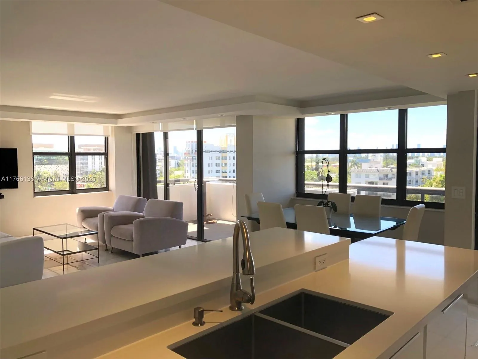 Miami Beach, Florida 33140, United States, 2 Bedrooms Bedrooms, ,2 BathroomsBathrooms,Residential,Active,91257