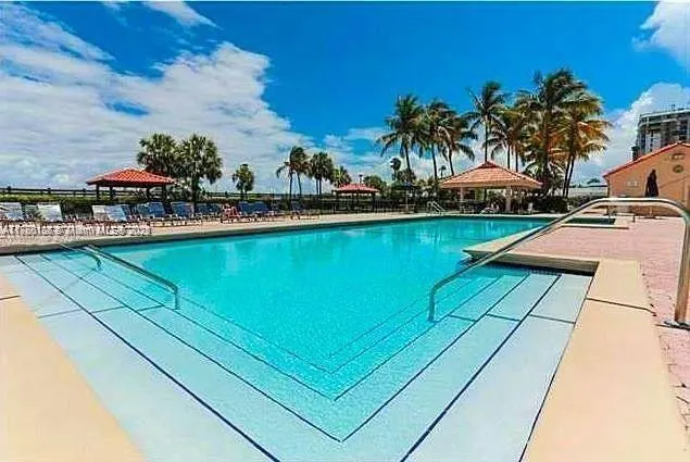 Miami Beach, Florida 33140, United States, 2 Bedrooms Bedrooms, ,2 BathroomsBathrooms,Residential,Active,91257