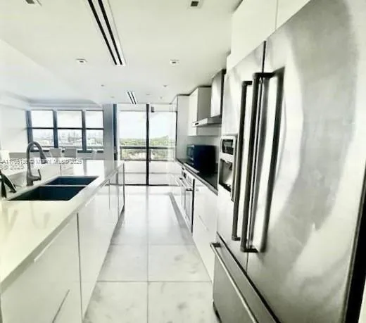 Miami Beach, Florida 33140, United States, 2 Bedrooms Bedrooms, ,2 BathroomsBathrooms,Residential,Active,91257