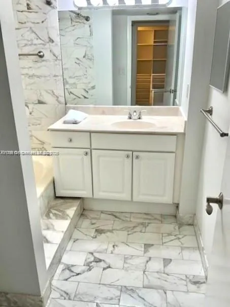 Miami Beach, Florida 33140, United States, 2 Bedrooms Bedrooms, ,2 BathroomsBathrooms,Residential,Active,91257