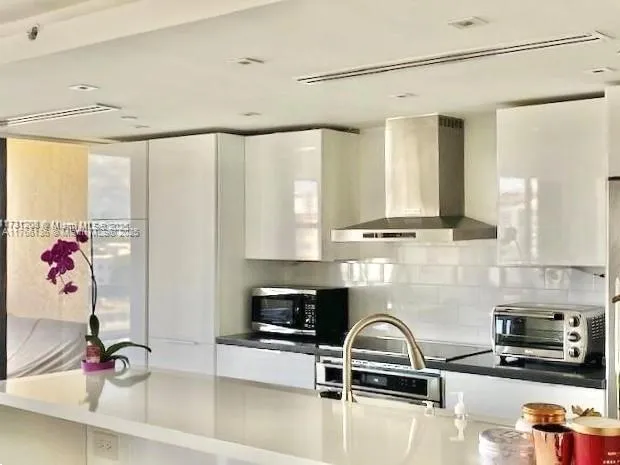 Miami Beach, Florida 33140, United States, 2 Bedrooms Bedrooms, ,2 BathroomsBathrooms,Residential,Active,91257