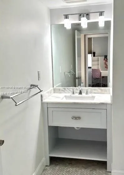 Miami Beach, Florida 33140, United States, 2 Bedrooms Bedrooms, ,2 BathroomsBathrooms,Residential,Active,91257