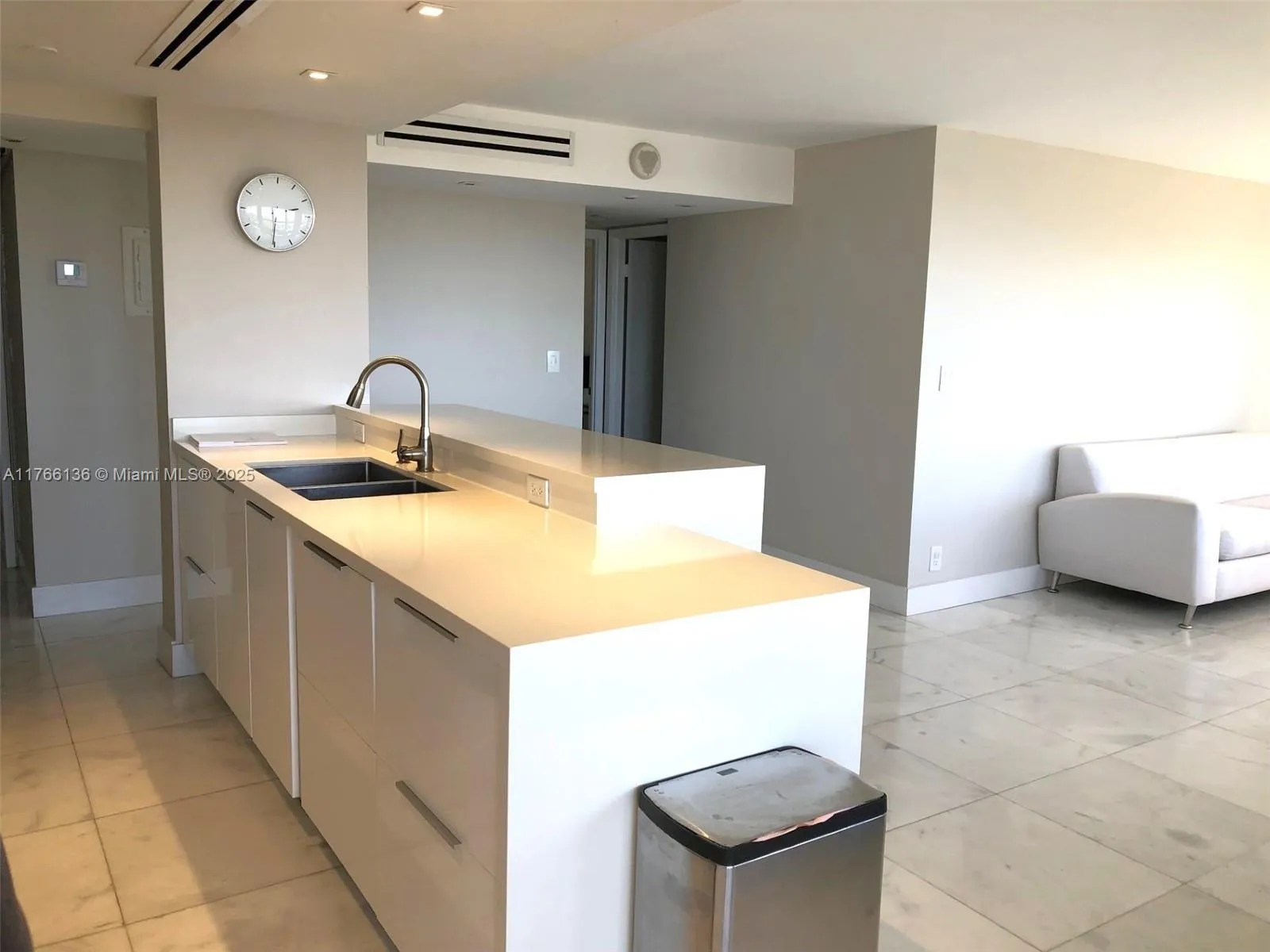 Miami Beach, Florida 33140, United States, 2 Bedrooms Bedrooms, ,2 BathroomsBathrooms,Residential,Active,91257