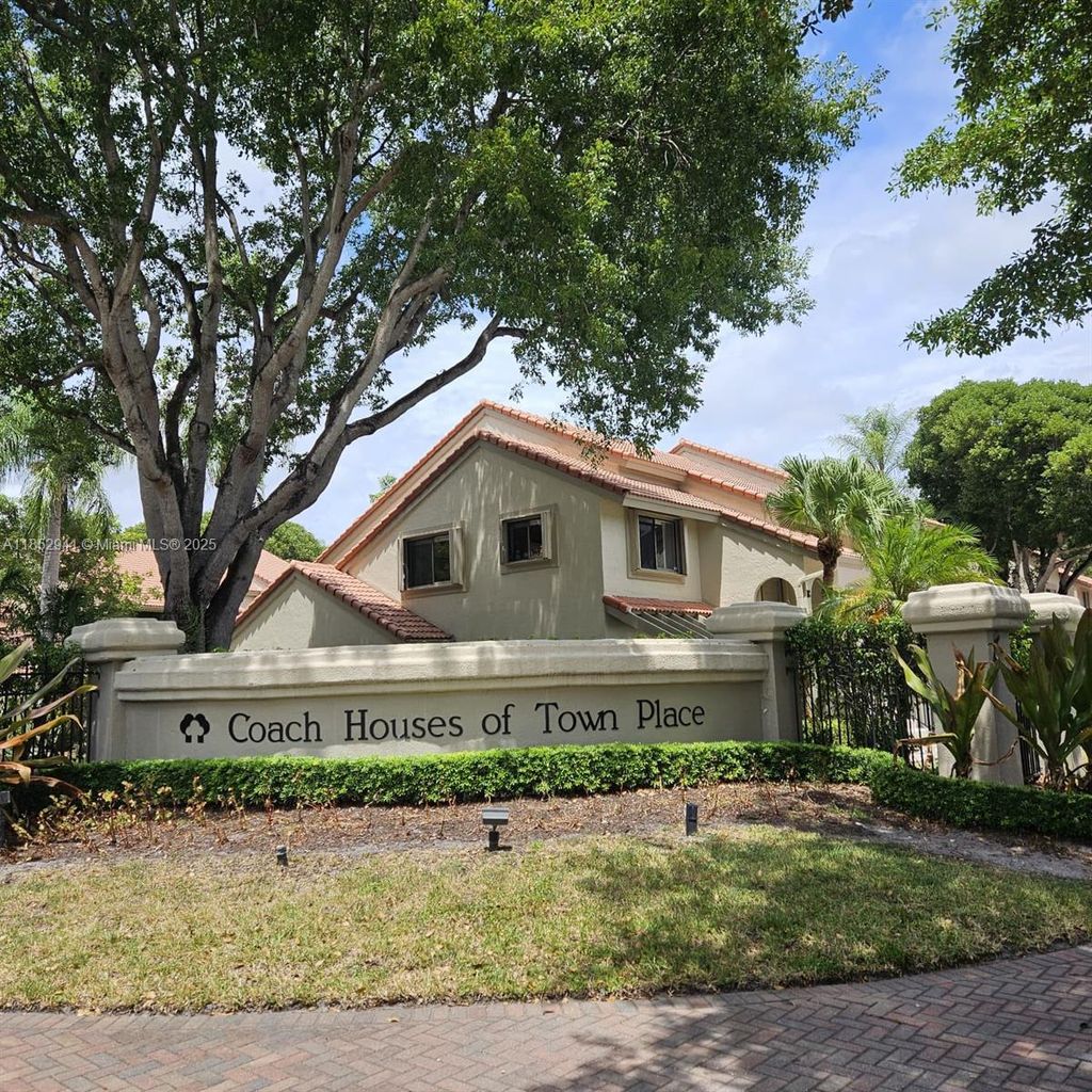 Photo of 5621 Coach House Cir #F, Boca Raton, FL 33486 (MLS # A11852941)