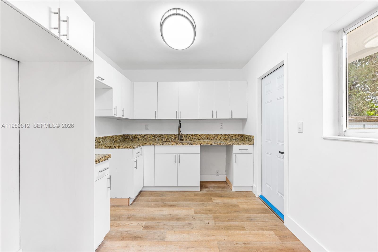 TAYLOR MANOR - Residential