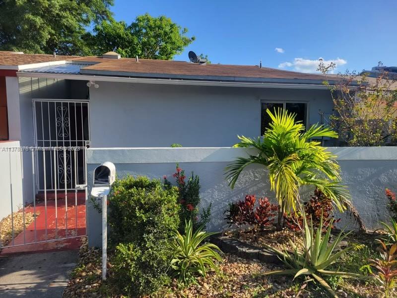 Partially updated 3 bed 2 bad villa in a great location. Ready to move in! Close to Downtown Miami, Brickell and Wynwood. Easy access to major Highways. Public transportation just steps away. **Come see for yourself! You can not miss this opportunity