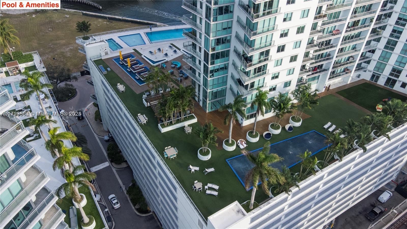 MINT CONDO - Residential