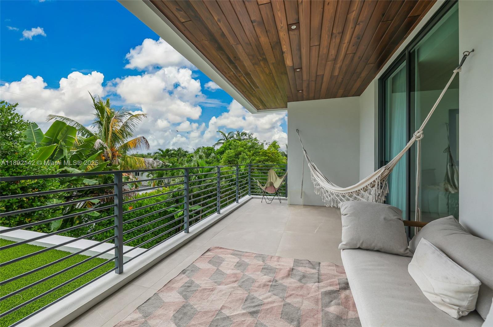 TROPICAL ISLE HOMES SUB 1 - Residential