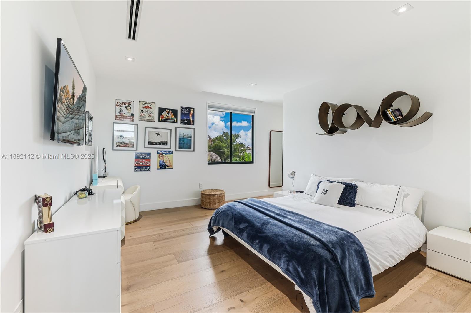 TROPICAL ISLE HOMES SUB 1 - Residential