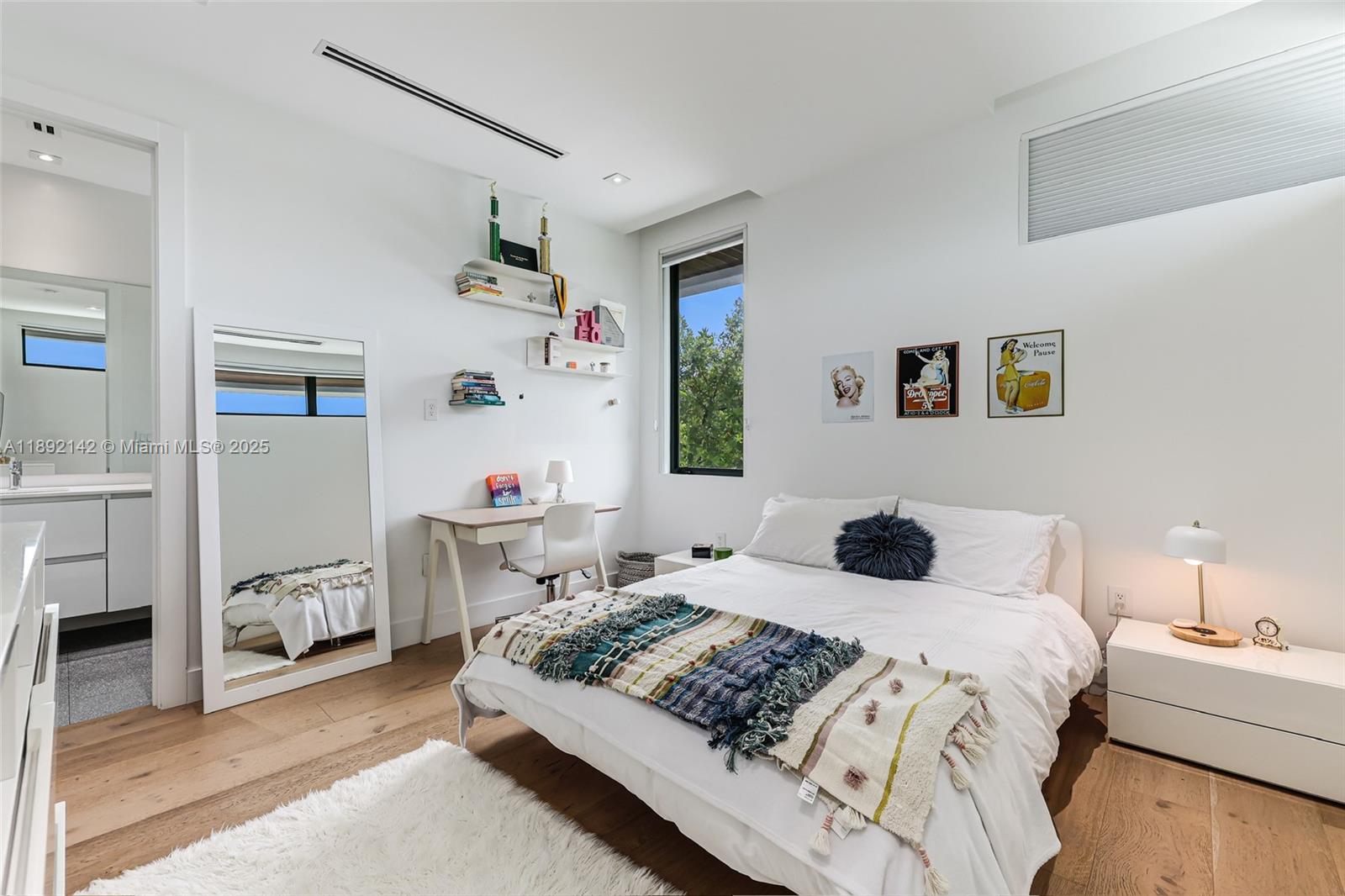 TROPICAL ISLE HOMES SUB 1 - Residential