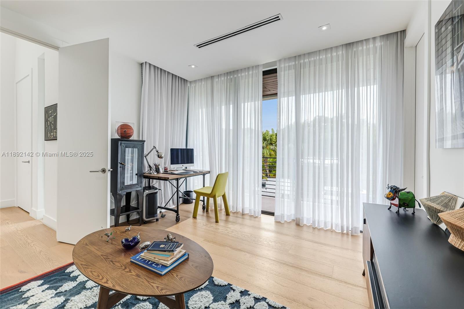 TROPICAL ISLE HOMES SUB 1 - Residential