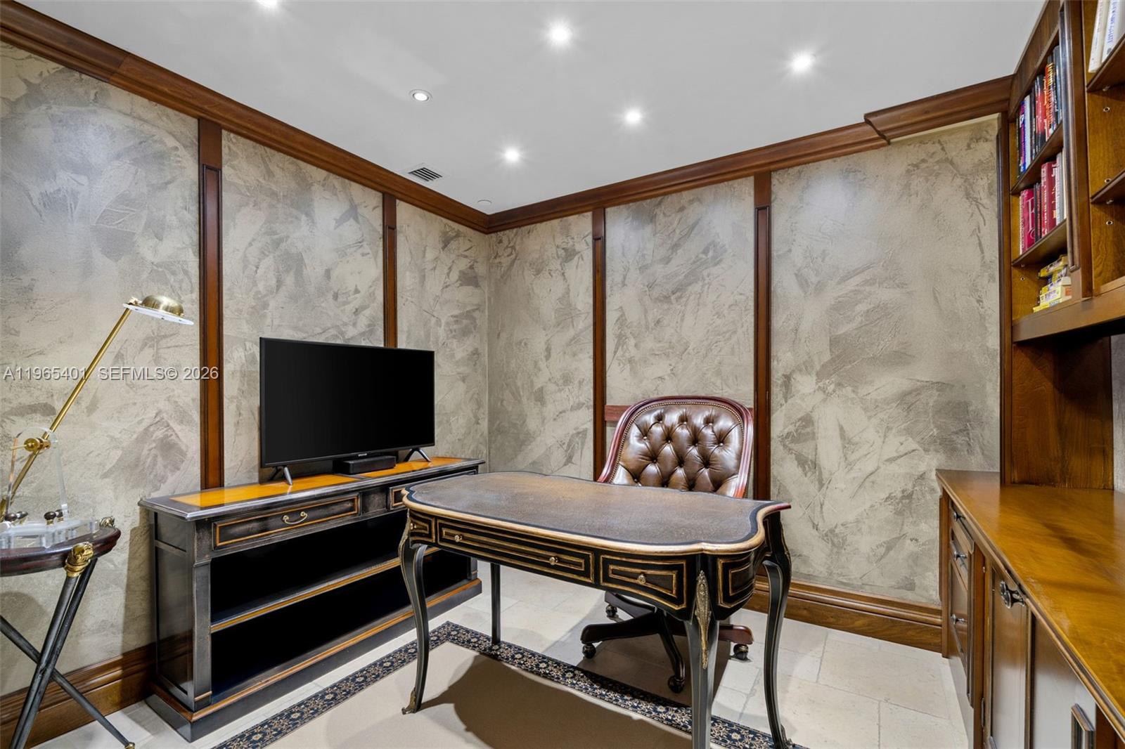 THE PENINSULA CONDO - Residential