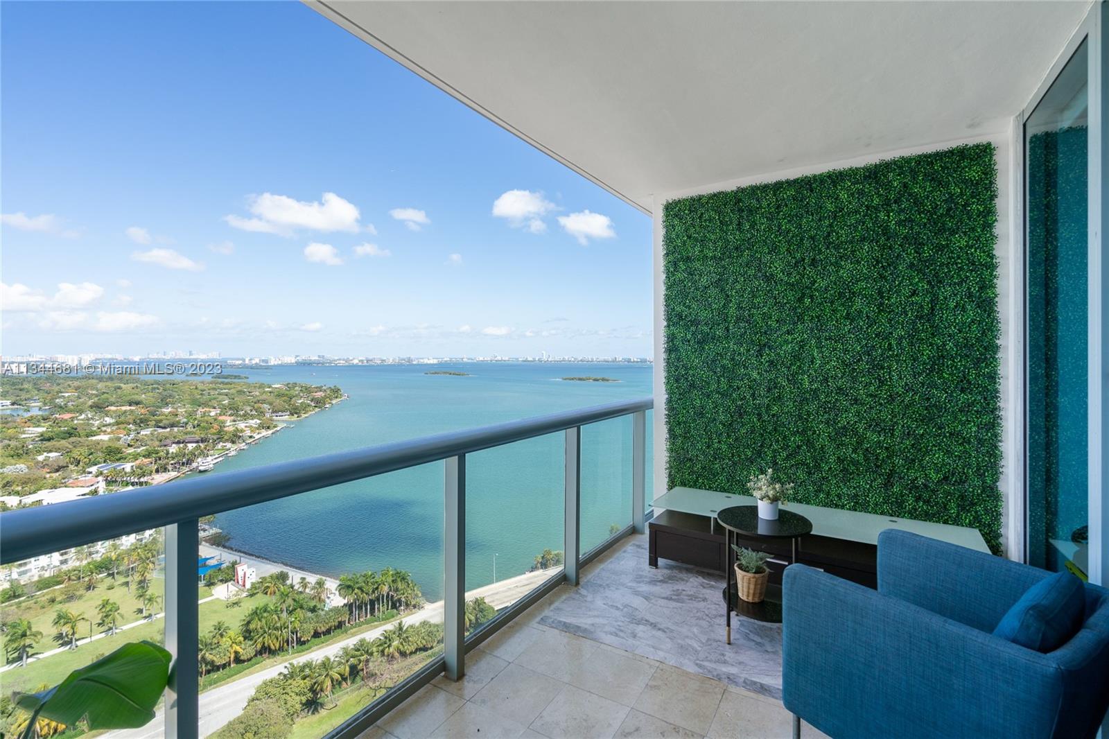 BLUE CONDO - Residential