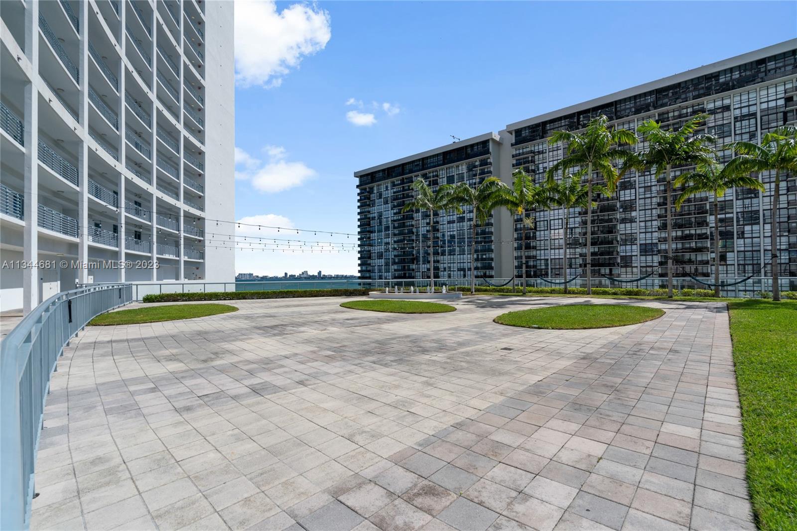 BLUE CONDO - Residential