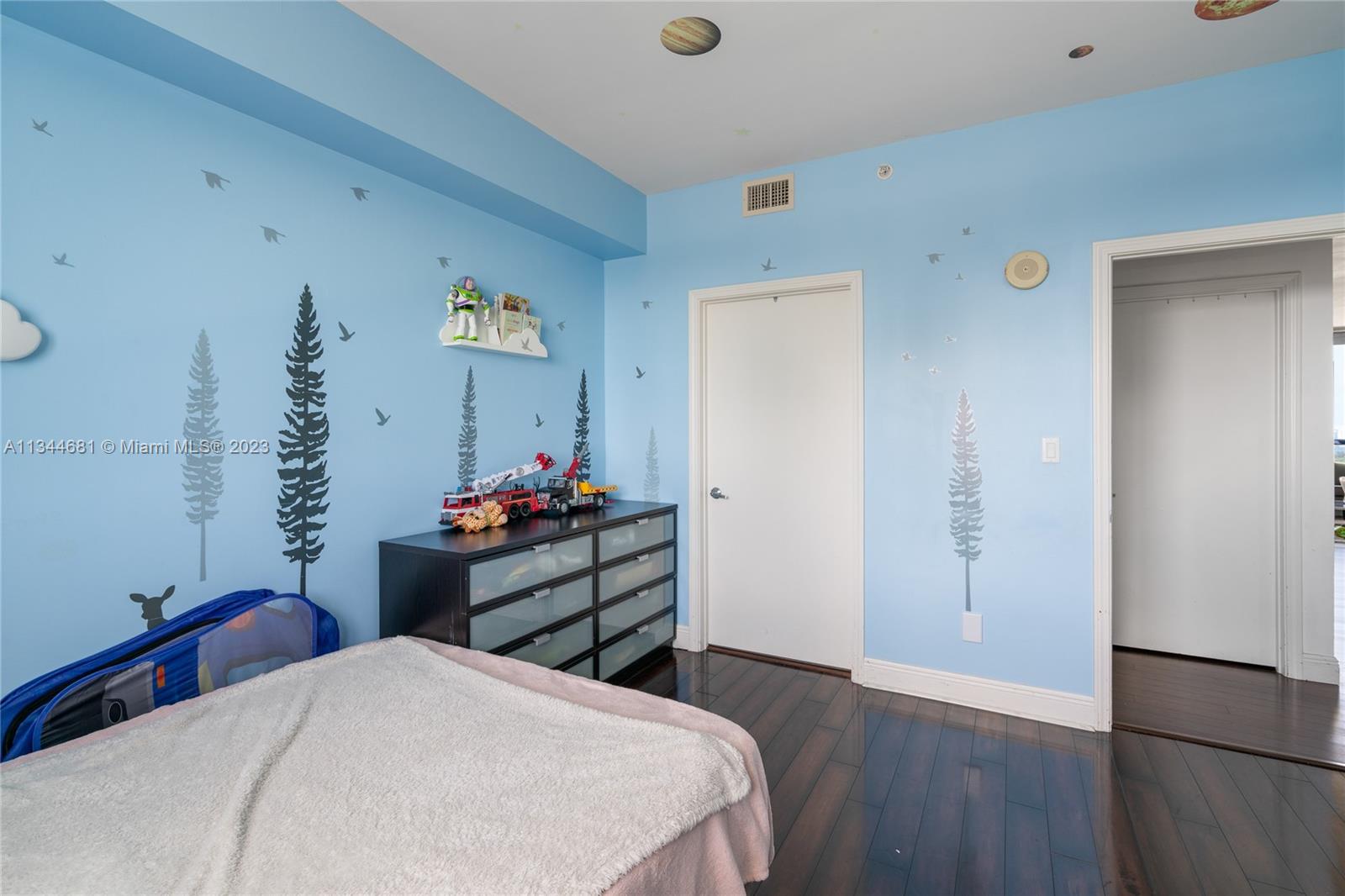 BLUE CONDO - Residential