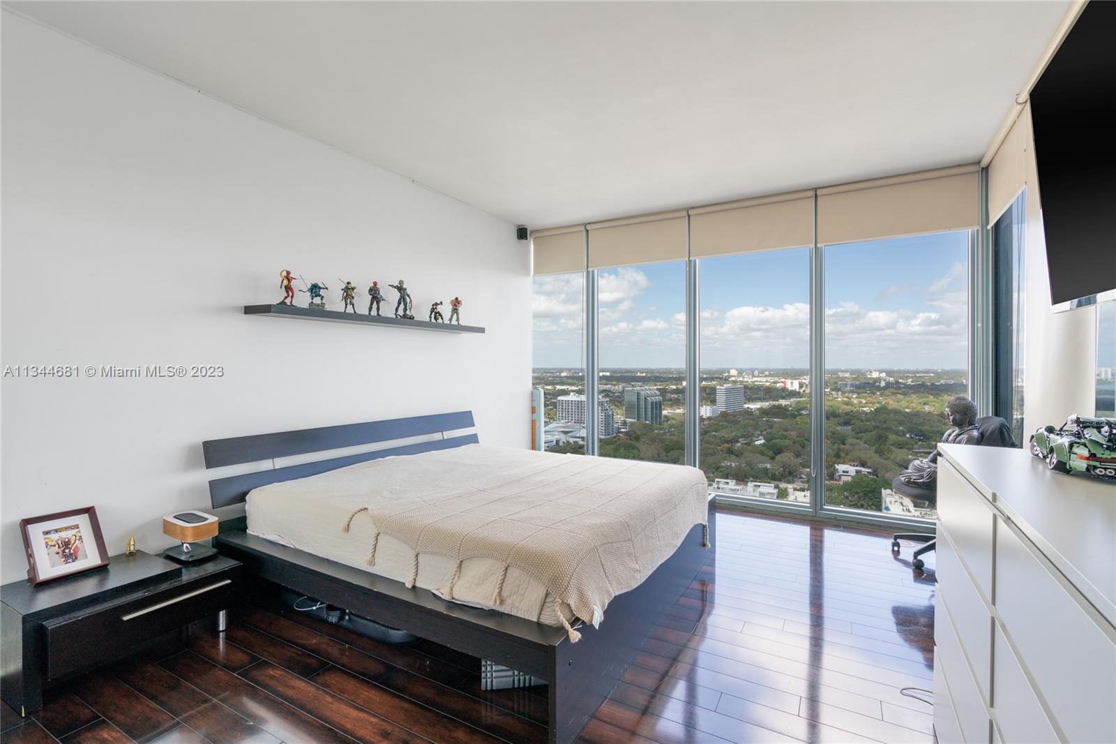 BLUE CONDO - Residential