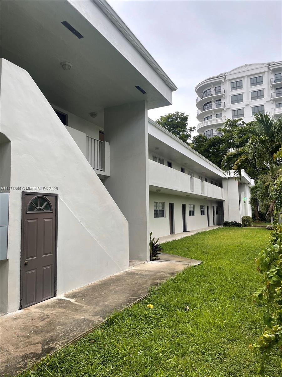 Studio Apartment located north of Dadeland Mall. Private parking, Laundry facility, and close to the Metrorail and US1. This apartment is available for rent immediately. Maximum 2 occupants. Studio has a brand new kitchen, two closets including one spacious walk in closet. Dividing wall and private bathroom with brand new shower and vanity. This highly desirable building has security cameras and on site maintenance.