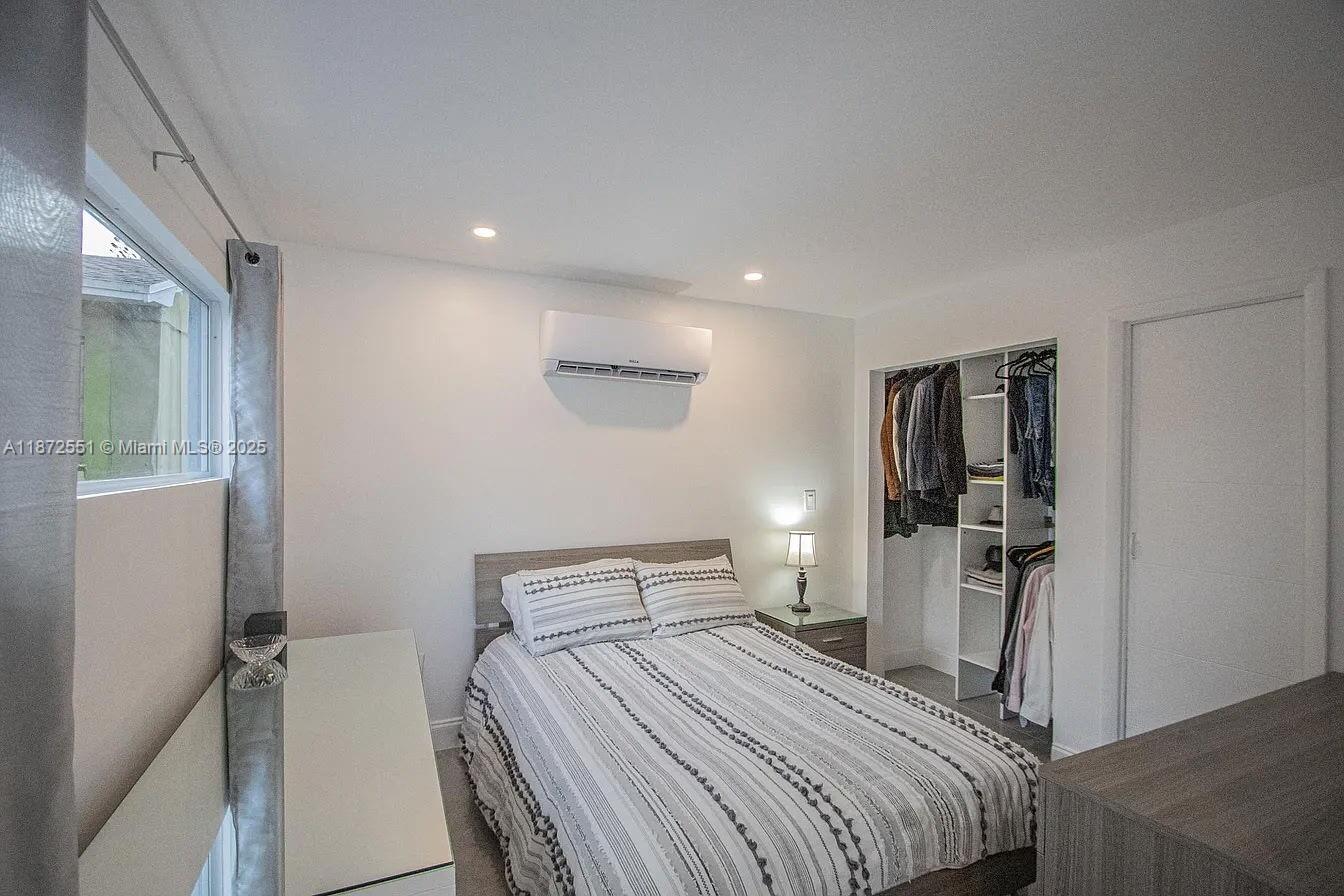 COLLEGE PARK - Residential Income